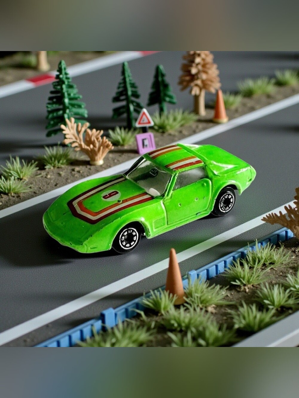 Yatming Green Chevrolet Corvette Stingray C3 Generation T-Top Die-Cast 1:64 Car.